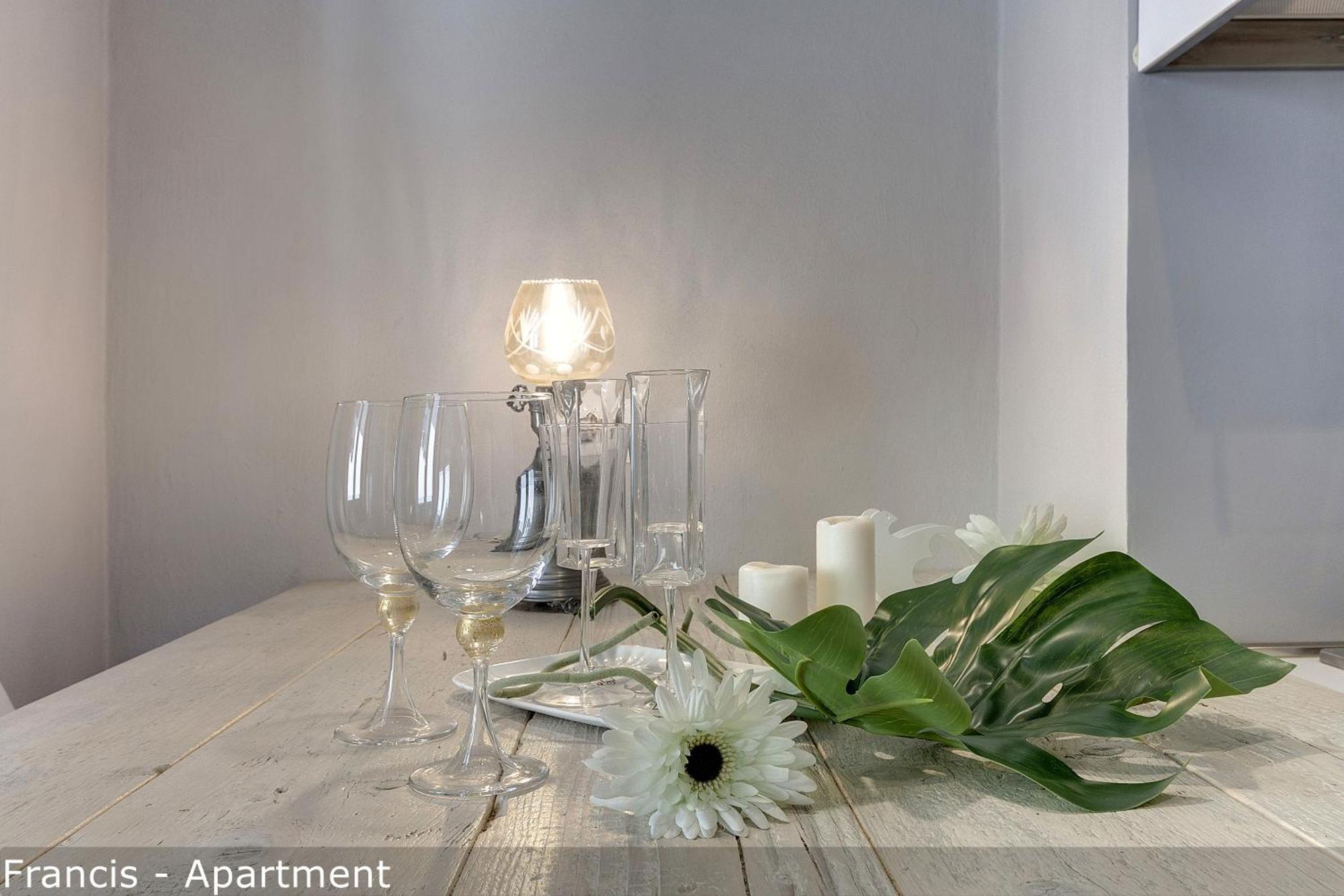 Jake & Francis Apartments By Mamo Florence Luaran gambar